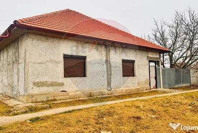 Casă cu 4 camere cu Teren 1440 Mp în Mișca - 2