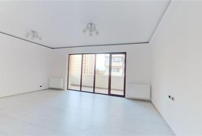 Apartament cu 3 camere decomandat în Tractorul