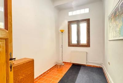 Apartament cu 3 camere semidecomandat în Central - 13