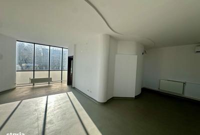 Spațiu comercial, de 1,080 mp, în Central - 7