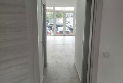 Spațiu comercial, de 91 mp, în Central - 4