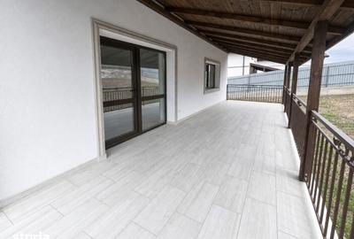 Casă cu 5 camere cu Teren 500 Mp în Podu Roș - 6