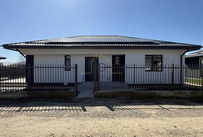 Casă individuală cu 4 camere cu Canalizare în Clinceni - 1