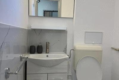 Apartament cu 3 camere semidecomandat în Berceni - 1