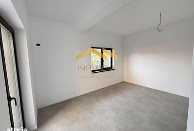 Casă cu 4 camere cu Teren 250 Mp în Sânmihaiu Român - 1