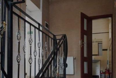 Casă individuală cu 10 camere în Scriitorilor - 4