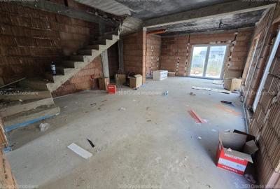 Detalii proprietate:  Suprafață utilă: Aproximativ 124 mp Suprafață teren: Aprox - 4