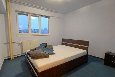 Apartament cu 3 camere decomandat în Muncii