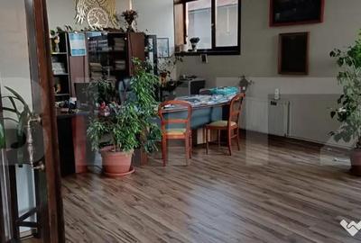 Spațiu comercial, de 93 mp, în Unirea - 8
