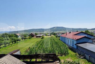 Casă cu 5 camere cu Teren 1500 Mp în Unirea - 1