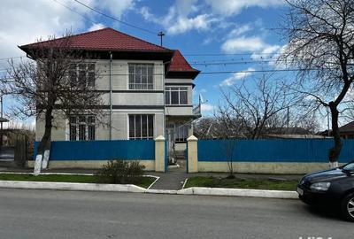 Casa cu etaj si gradina generoasa in Jurilovca - ideala pentru renovare sau investitie turistica - 1