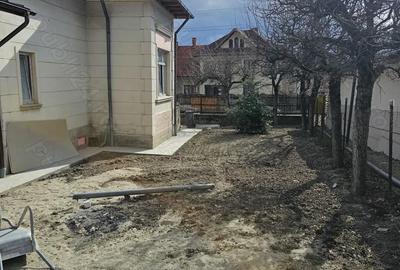 Casă cu Teren 400 Mp în Central - 1