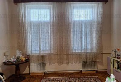 Casă cu 6 camere cu Canalizare în Ultracentral - 3