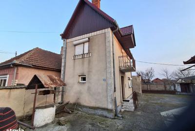 Casă cu 4 camere cu Teren 1440 Mp în Vetiș