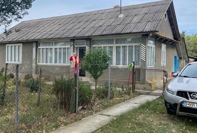 Casă cu 4 camere în Corni-Albești