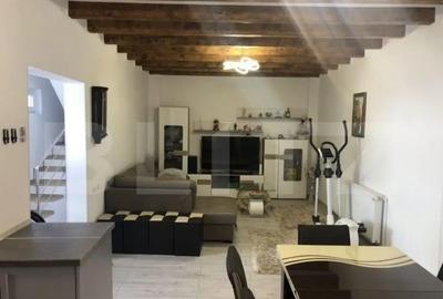 Casă cu 3 camere cu Teren 200 Mp în Central - 1