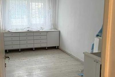 Apartament cu 3 camere decomandat în Micro 4 - 2