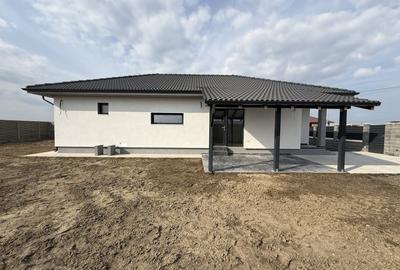 Casă individuală cu 4 camere cu Canalizare în Sânmihaiu Român - 2