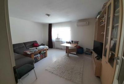 Vanzare Apartament 2 Camere intre Mall Vitan si Nerva Traian - 1