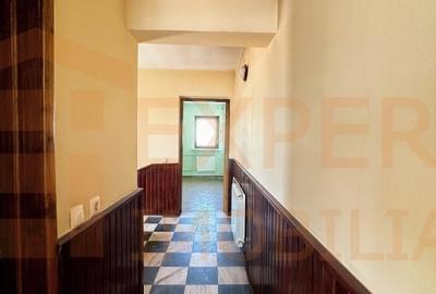 Casă individuală cu 8 camere cu Canalizare în 13 Septembrie - 15