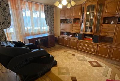 Apartament cu 3 camere semidecomandat în Central - 3