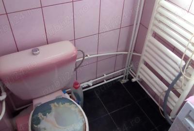 Garsoniera de inchiriat 42m patrati , 250 metri de centru, utilata si mobilata, cu centrala - 5