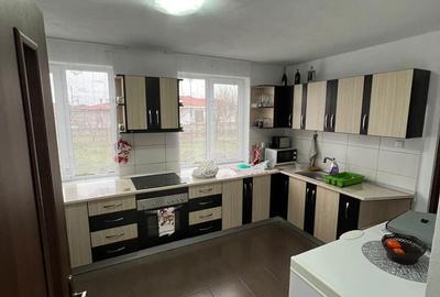 Casă cu 4 camere cu Teren 1200 Mp în Păulești