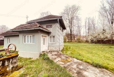 Casă cu 2 camere cu Teren 2000 Mp în Laz - 7