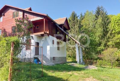 Casa spatioasa 5 dormitoare 565 mp teren cu parau si padure Tocile