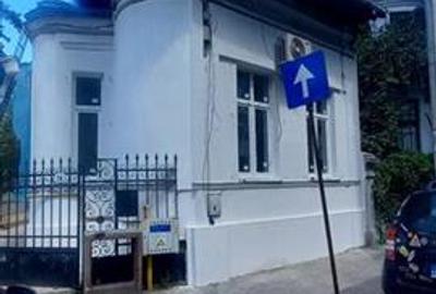 Casă cu 4 camere cu Canalizare în Central - 11