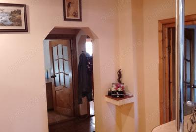 Apartament cu 3 camere decomandat în Tisău - 1