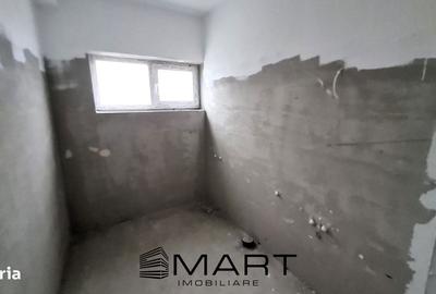Apartament cu 3 camere decomandat în Cristian