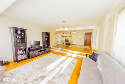 Casă cu 6 camere cu Teren 2823 Mp în Central - 2