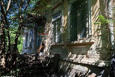 Casă cu 5 camere cu Canalizare în Central