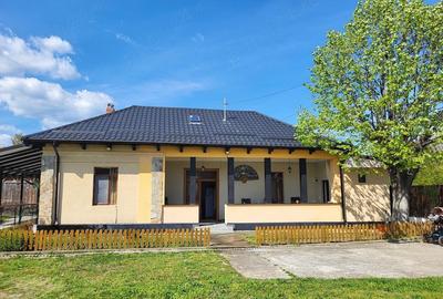 Casă cu 3 camere cu Teren 3017 Mp în Central - 1