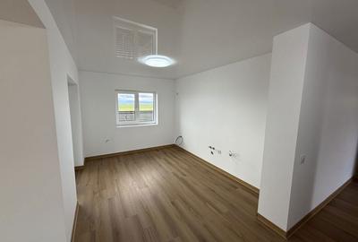 Casă cu 4 camere în Noua - 1