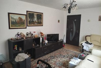 Vad casa cu etaj cartier 1 mai strada trotu? vizavid de ?coala numarul 9 - 3