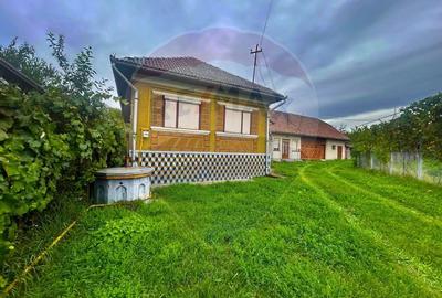 Casa din caramida cu 4 camere de vanzare in Bucumi MM langa DN - 23