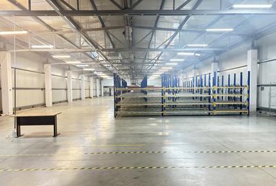 Hala industriala aut. ISU - 1200mp + birouri 900mp zona Mall - 2
