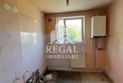 Apartament cu 3 camere semidecomandat în Hunedoara - 1