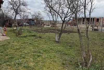 Casă cu 4 camere cu Teren 1000 Mp în Năeni - 1