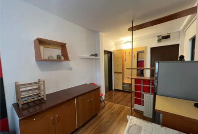 Apartament cu 3 camere decomandat în Răcădău