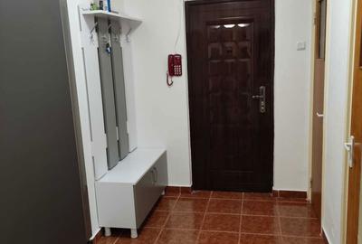 Apartament cu 3 camere semidecomandat în Rahova - 2