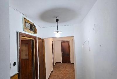 Apartament cu 4 camere decomandat în P-ța Romană