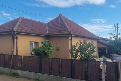 Casă cu 4 camere în Desa - 1