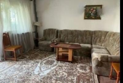 Apartament cu 4 camere decomandat, mobilat în P-ța Victoriei