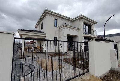 Casă individuală cu 4 camere cu Canalizare în Moșnița Nouă