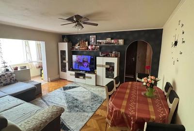 Apartament cu 3 camere decomandat, mobilat în Micro 16 - 2
