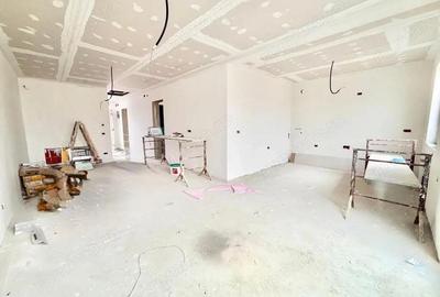 Casă cu 3 camere cu Teren 300 Mp în Moșnița Veche