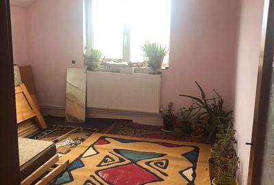 Casă cu 4 camere în Central - 2